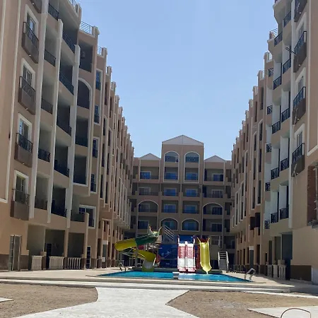 منتجع جوليانا بيتش ريزورت
